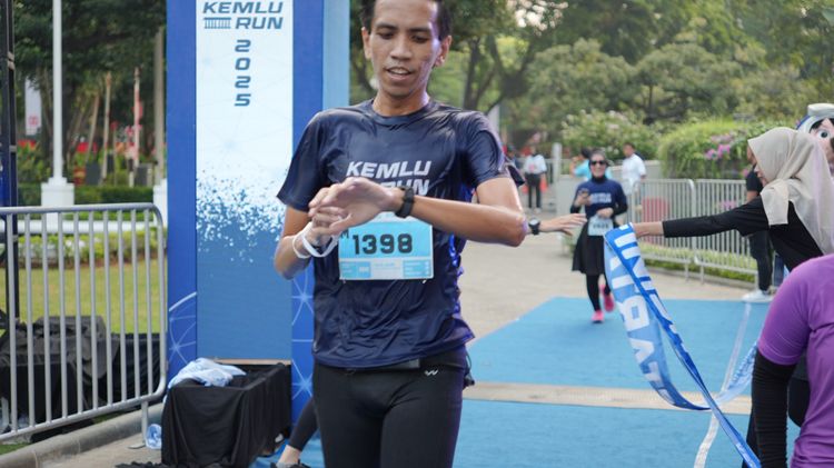 Race photo from KEMLU RUN 2025