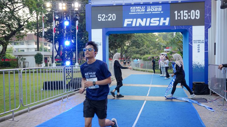 Race photo from KEMLU RUN 2025
