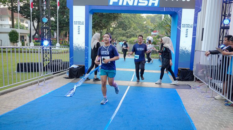 Race photo from KEMLU RUN 2025