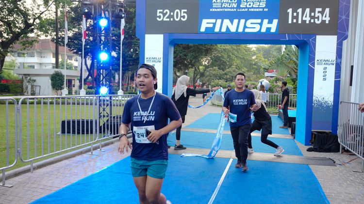 Race photo from KEMLU RUN 2025