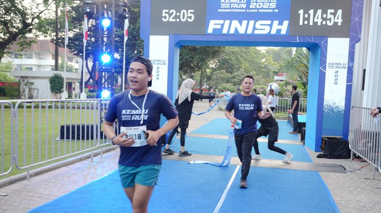 Race photo from KEMLU RUN 2025