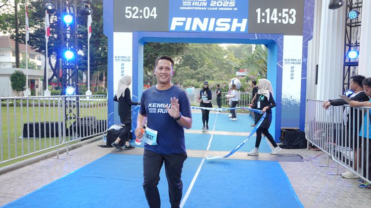 Race photo from KEMLU RUN 2025