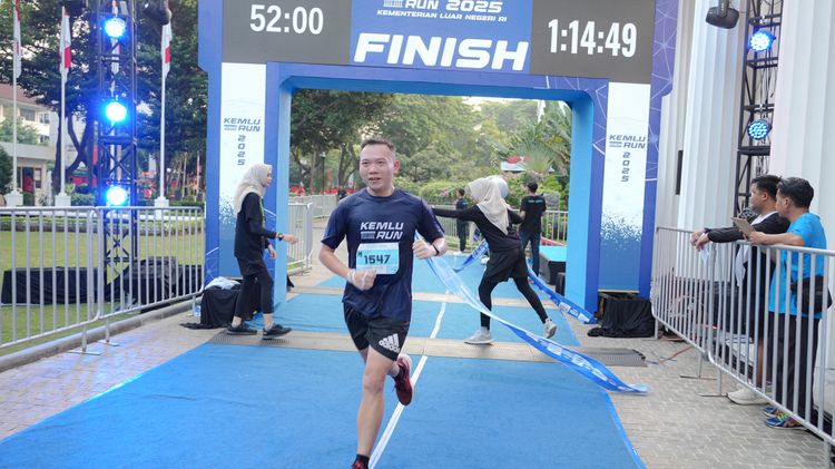 Race photo from KEMLU RUN 2025