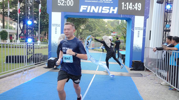 Race photo from KEMLU RUN 2025