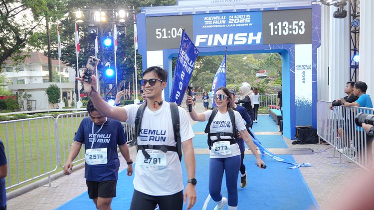 Race photo from KEMLU RUN 2025
