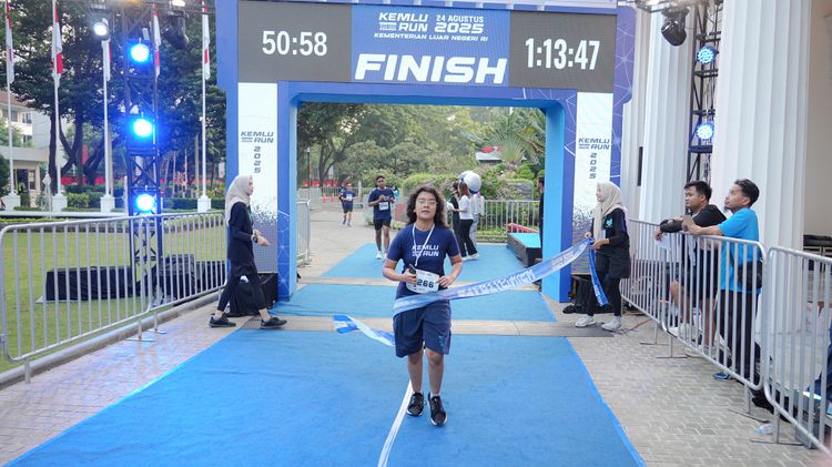Race photo from KEMLU RUN 2025