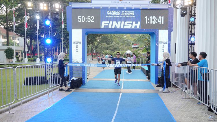 Race photo from KEMLU RUN 2025