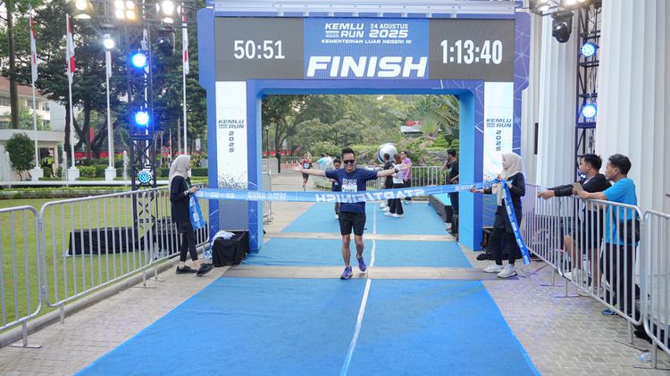 Race photo from KEMLU RUN 2025