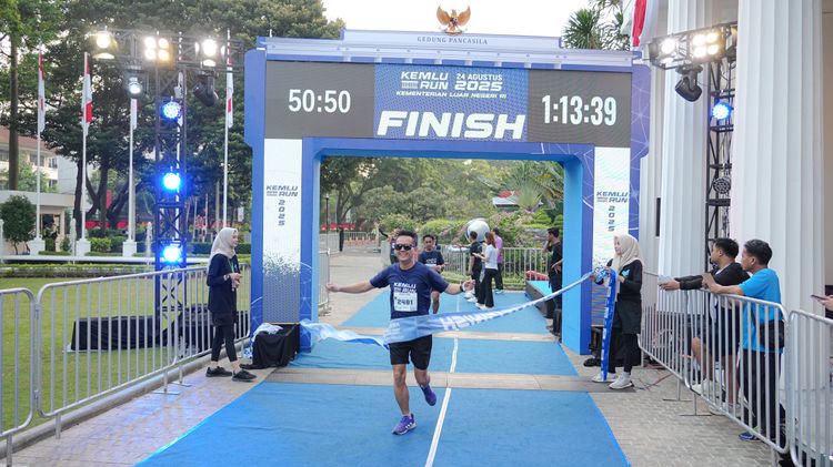 Race photo from KEMLU RUN 2025