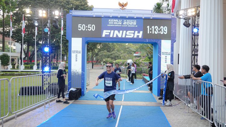 Race photo from KEMLU RUN 2025
