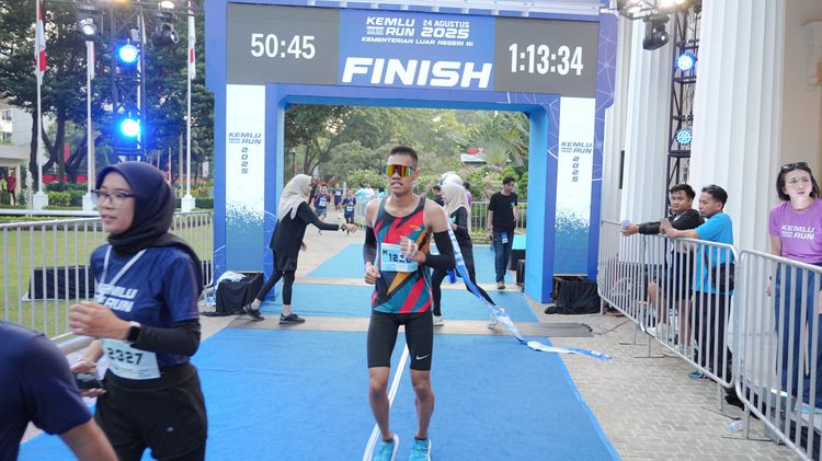 Race photo from KEMLU RUN 2025