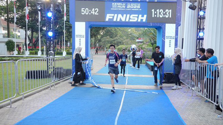 Race photo from KEMLU RUN 2025