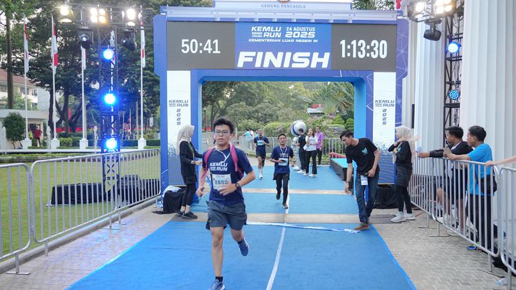 Race photo from KEMLU RUN 2025
