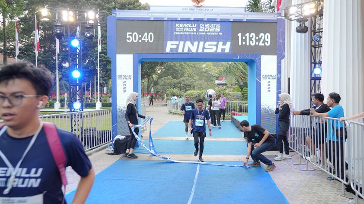 Race photo from KEMLU RUN 2025