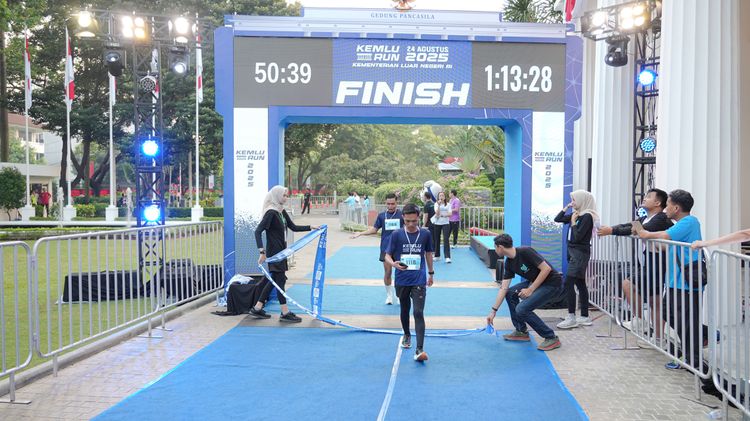 Race photo from KEMLU RUN 2025