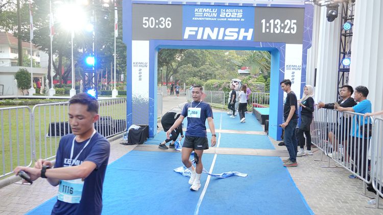 Race photo from KEMLU RUN 2025