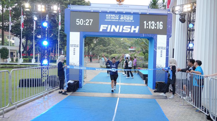 Race photo from KEMLU RUN 2025