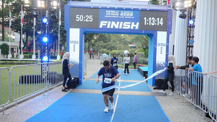 Race photo from KEMLU RUN 2025
