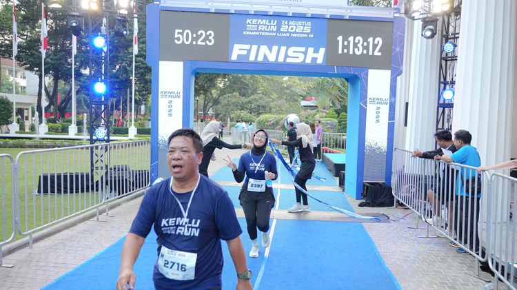 Race photo from KEMLU RUN 2025