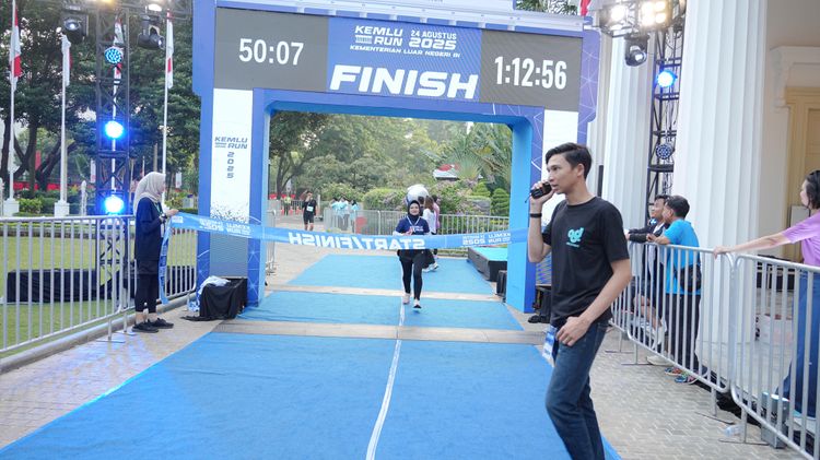 Race photo from KEMLU RUN 2025