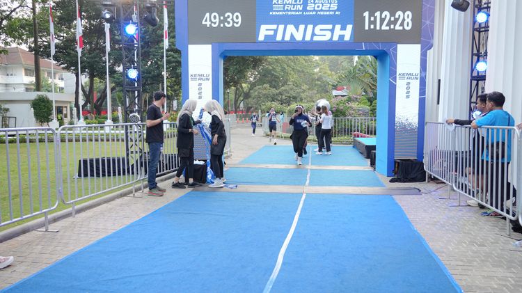 Race photo from KEMLU RUN 2025