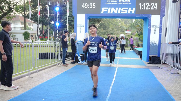 Race photo from KEMLU RUN 2025