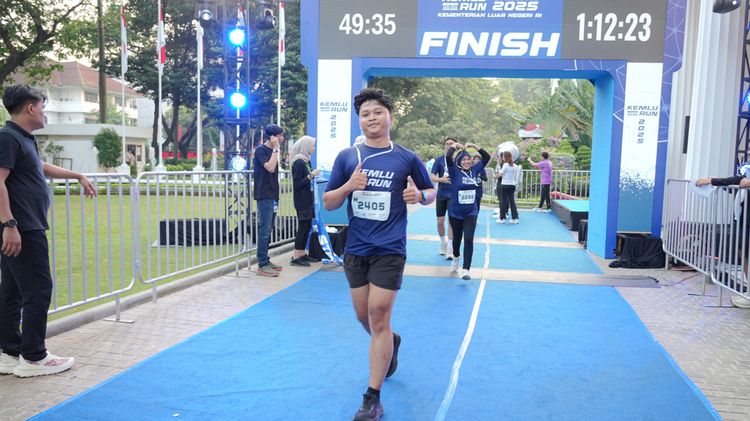 Race photo from KEMLU RUN 2025