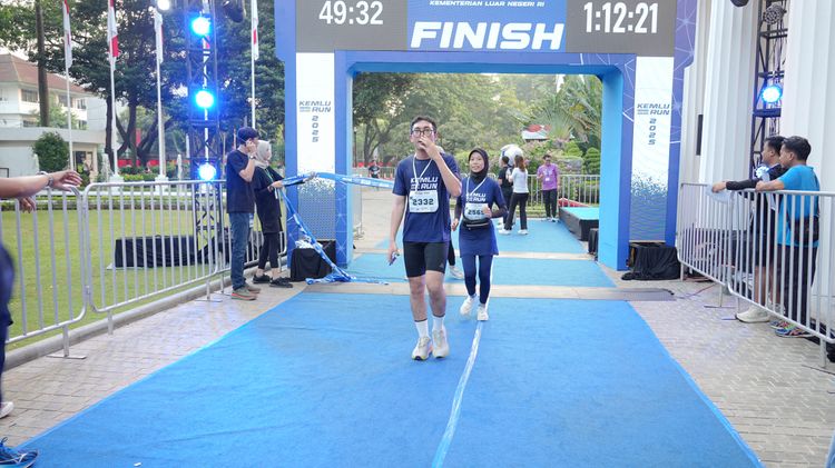 Race photo from KEMLU RUN 2025