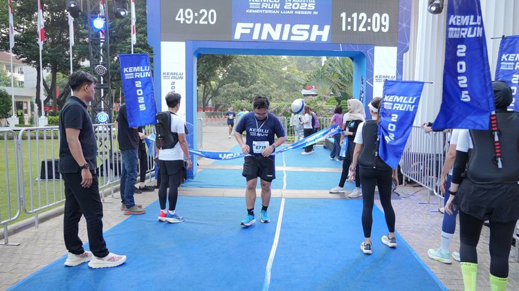 Race photo from KEMLU RUN 2025
