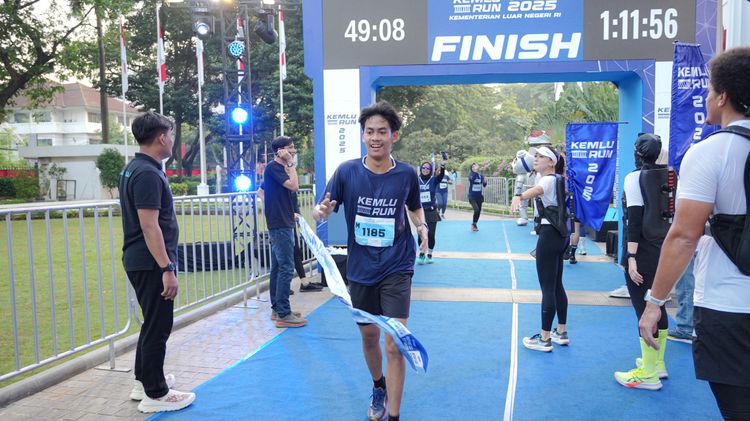 Race photo from KEMLU RUN 2025