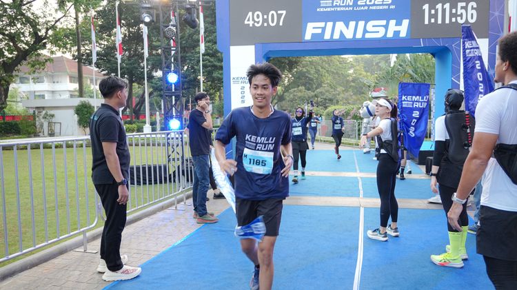 Race photo from KEMLU RUN 2025