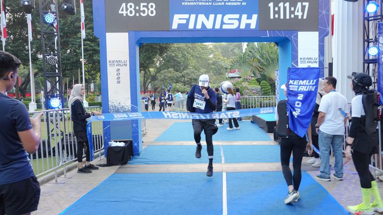 Race photo from KEMLU RUN 2025