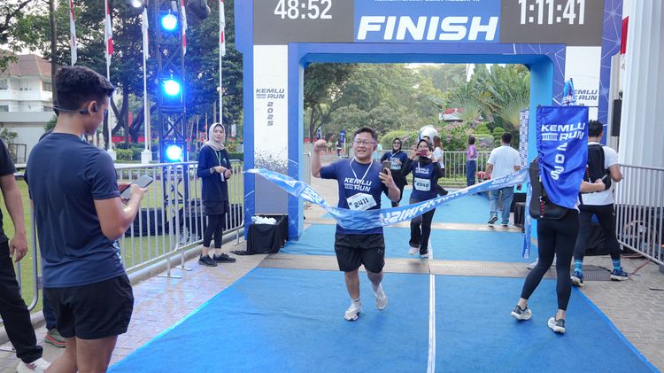Race photo from KEMLU RUN 2025