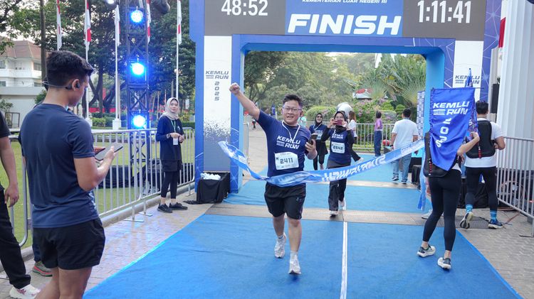 Race photo from KEMLU RUN 2025