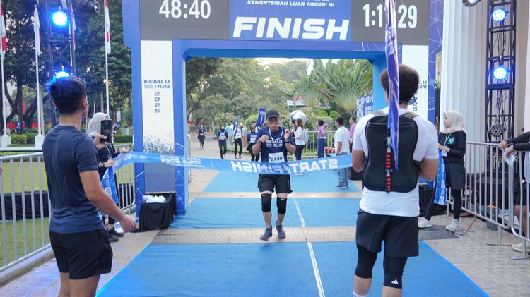 Race photo from KEMLU RUN 2025