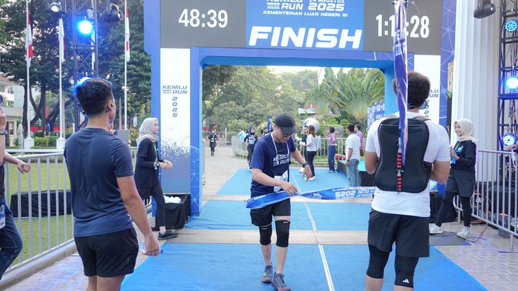 Race photo from KEMLU RUN 2025