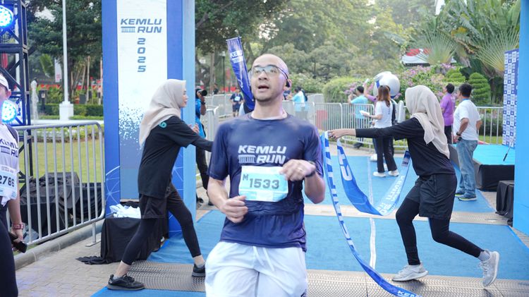 Race photo from KEMLU RUN 2025