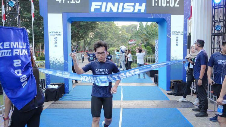 Race photo from KEMLU RUN 2025