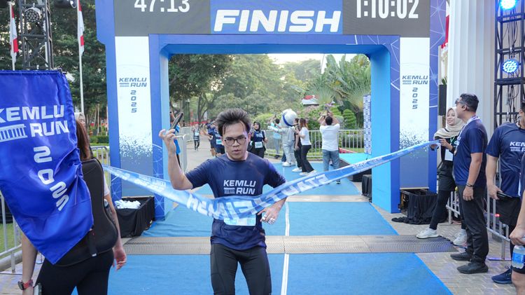 Race photo from KEMLU RUN 2025