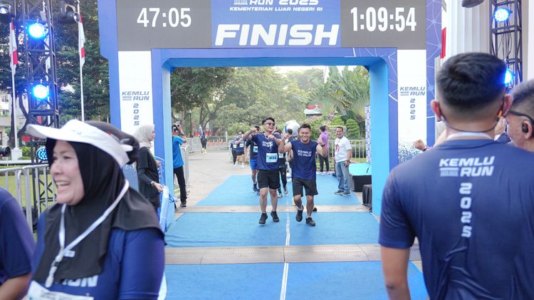 Race photo from KEMLU RUN 2025