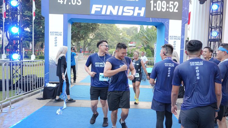 Race photo from KEMLU RUN 2025