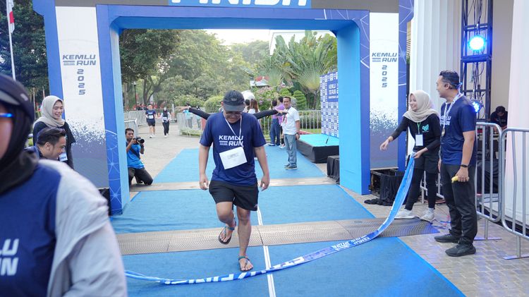 Race photo from KEMLU RUN 2025