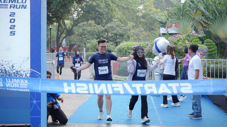 Race photo from KEMLU RUN 2025