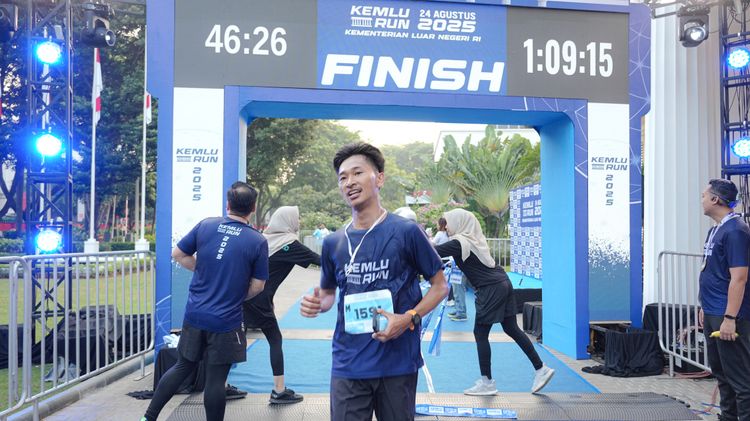 Race photo from KEMLU RUN 2025