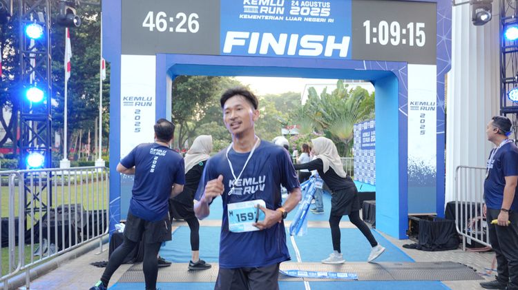 Race photo from KEMLU RUN 2025