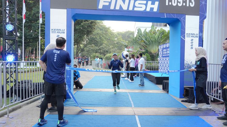 Race photo from KEMLU RUN 2025