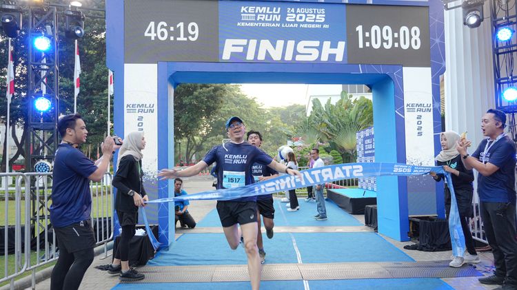 Race photo from KEMLU RUN 2025