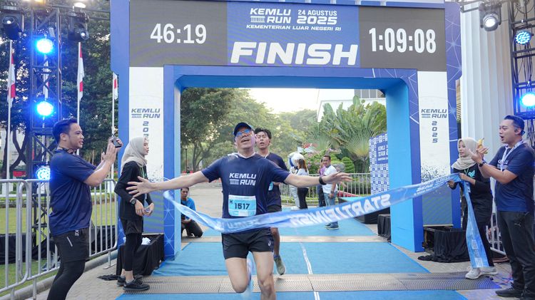 Race photo from KEMLU RUN 2025