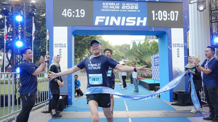 Race photo from KEMLU RUN 2025