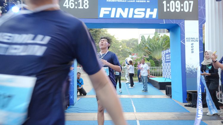 Race photo from KEMLU RUN 2025